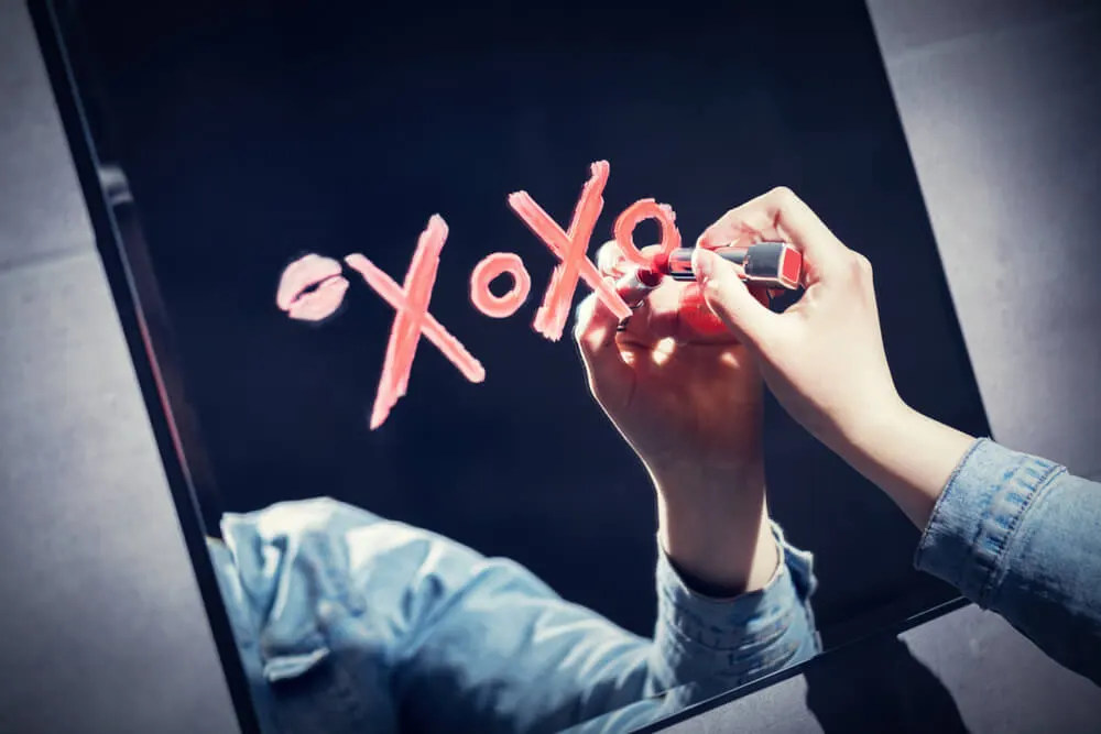 Imagem de capa do artigo O QUE SIGNIFICA "XOXO" EM INGLÊS?