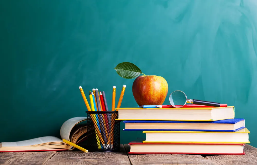 Imagem de capa do artigo 13 SITUAÇÕES QUE FARÃO VOCÊ SE SENTIR NOSTÁLGICO SOBRE OS TEMPOS DE ESCOLA