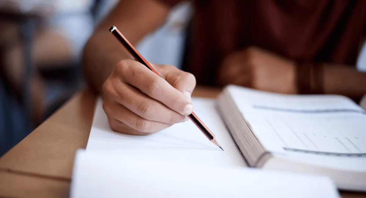 Imagem de capa do artigo A IMPORTÂNCIA DOS MATERIAIS DIDÁTICOS PARA O ENSINO DE INGLÊS