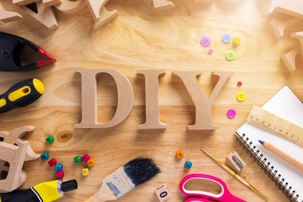 Imagem de capa do artigo ENTENDA O QUE SIGNIFICA DIY COM OS MELHORES CANAIS NO YOUTUBE