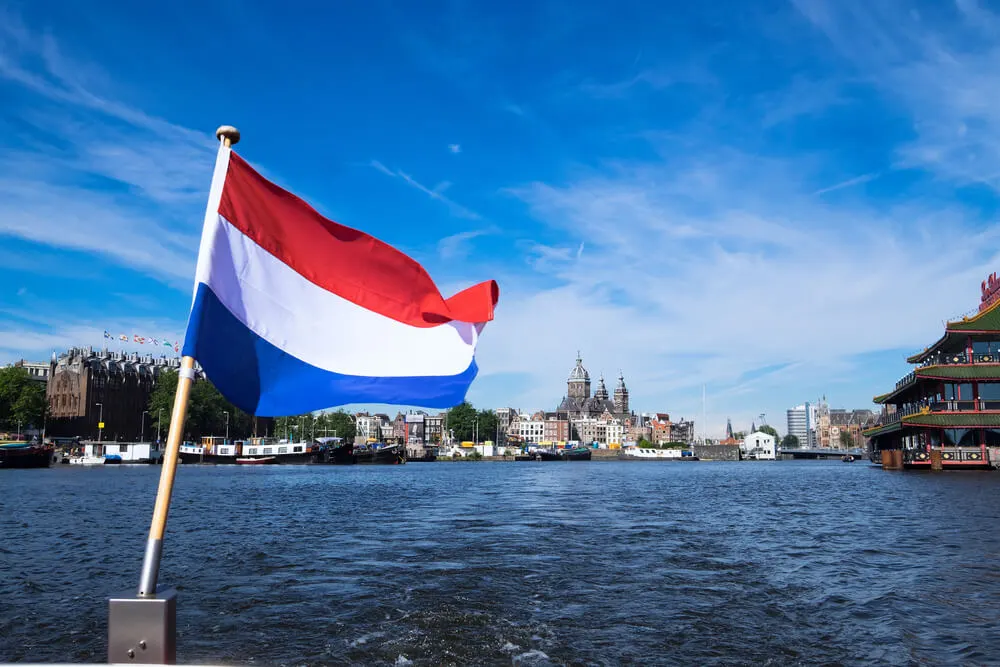 Imagem de capa do artigo 7 MOTIVOS QUE FAZEM DA HOLANDA O LUGAR IDEAL PARA PRATICAR INGLÊS