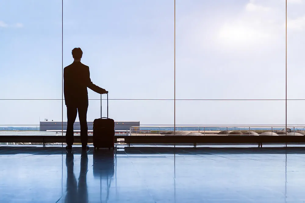 Imagem de capa do artigo 10 PROFISSÕES PARA TRABALHAR VIAJANDO O MUNDO
