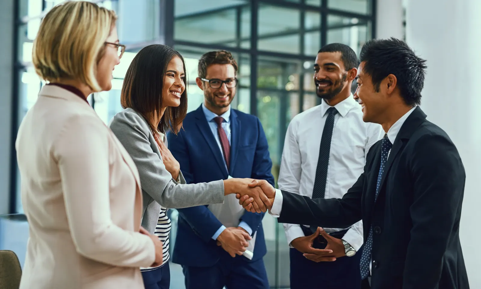 Imagem de capa do artigo NETWORKING: DICAS DE COMO SE APRESENTAR EM INGLÊS E FAZER CONEXÕES