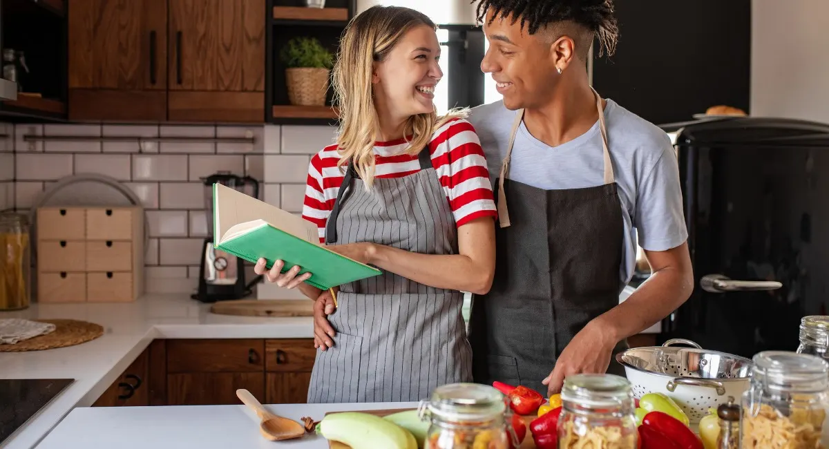 Imagem de capa do artigo HORA DE COZINHAR! 12 PALAVRAS DE GASTRONOMIA EM INGLÊS